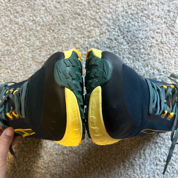 Altra Trail Running shoes - Picture 7 of 12